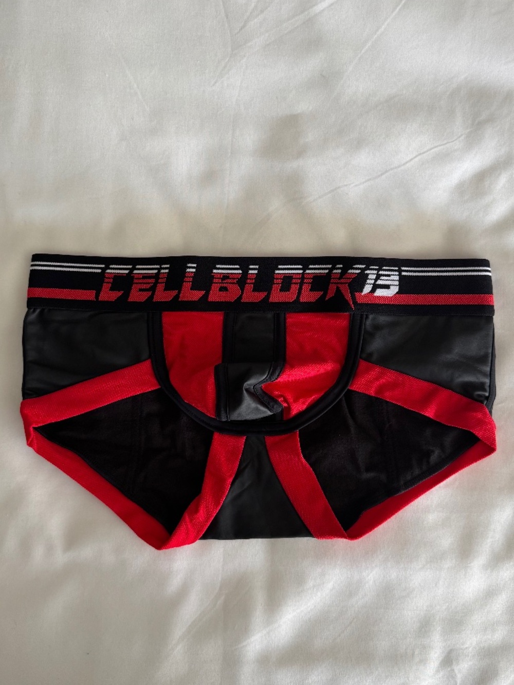 CellBlock 13 | Velocity Shorts Black/Red - Small